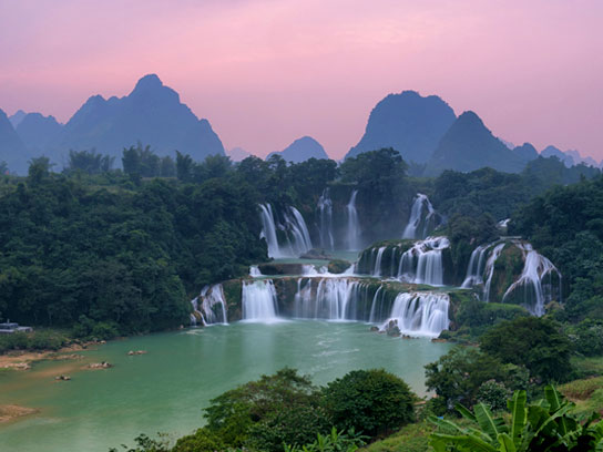 02-waterfalls-detian-china-fsl