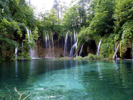 08-waterfalls-plitvice-croatia-fsl